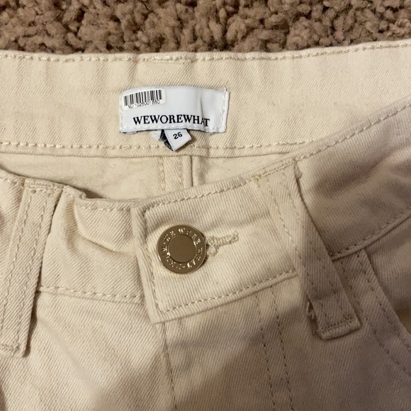 Like new Weworewhat jeans. Split hem 5 pocket style. Size 26 - Picture 4 of 5